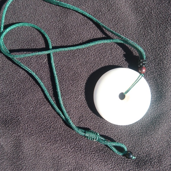 Necklace-faux white jade - Picture 1 of 8